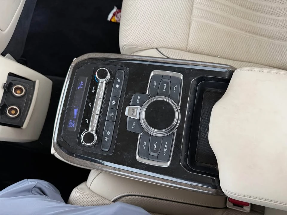2019 Genesis G90 - Image 12 of 19