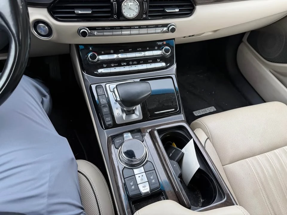 2019 Genesis G90 - Image 17 of 19