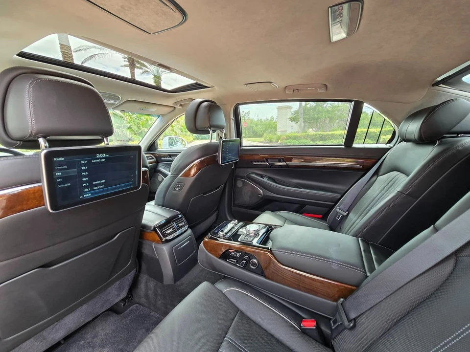 2019 Genesis G90 - Image 13 of 21
