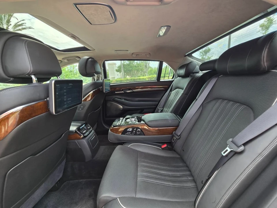 2019 Genesis G90 - Image 14 of 21