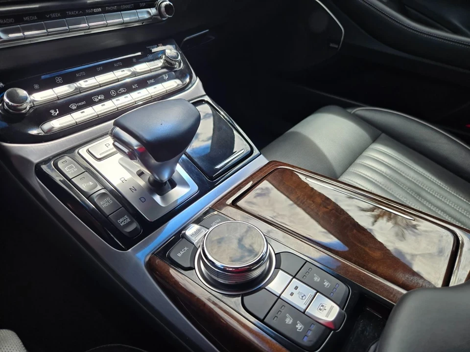 2019 Genesis G90 - Image 19 of 21