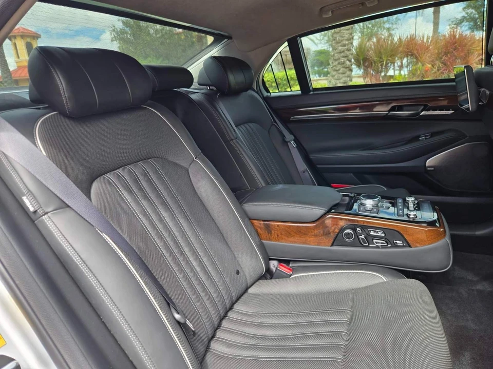 2019 Genesis G90 - Image 17 of 21