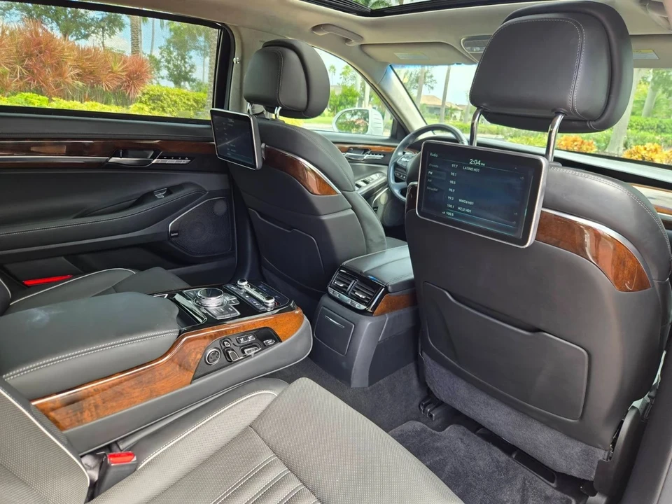 2019 Genesis G90 - Image 16 of 21