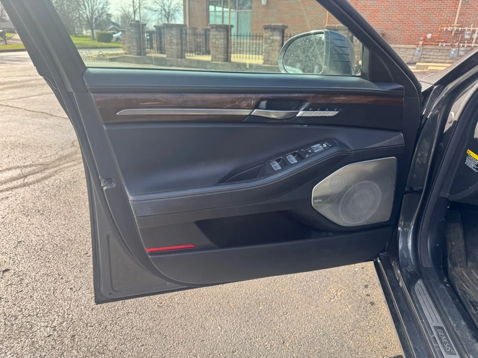 2019 Genesis G90 - Image 13 of 21