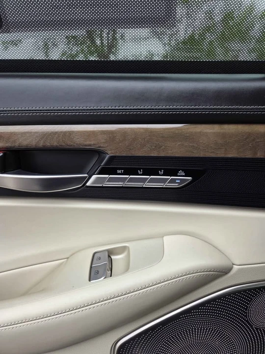 2019 Genesis G90 - Image 19 of 20
