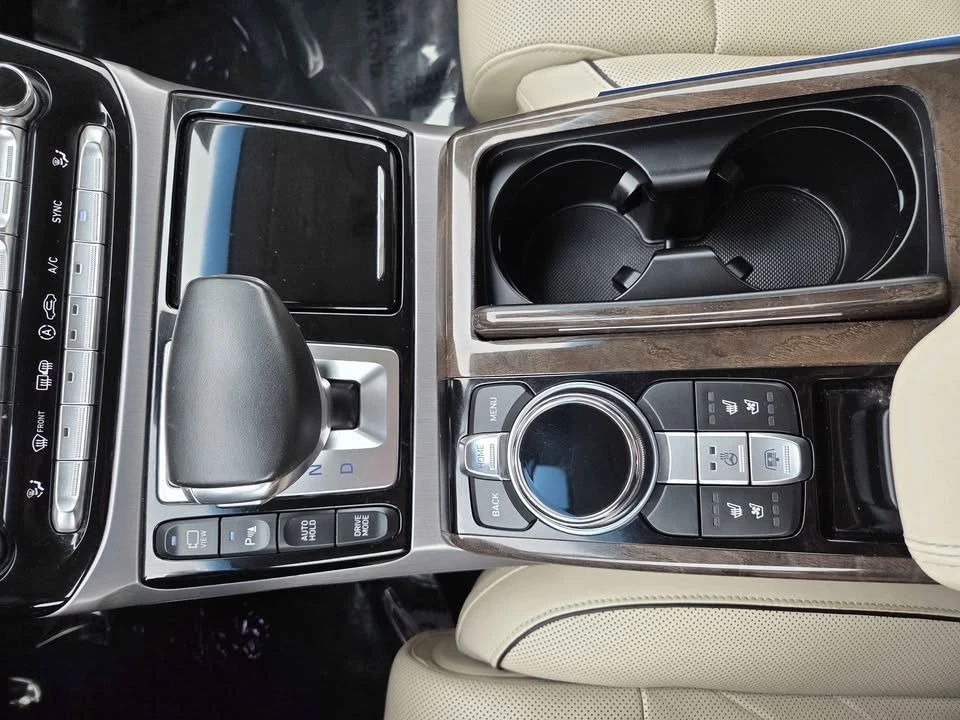 2019 Genesis G90 - Image 13 of 20