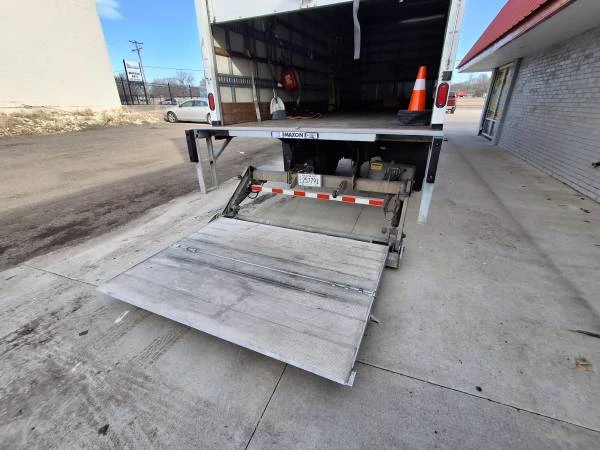 2019 Hino 268 - Image 6 of 11