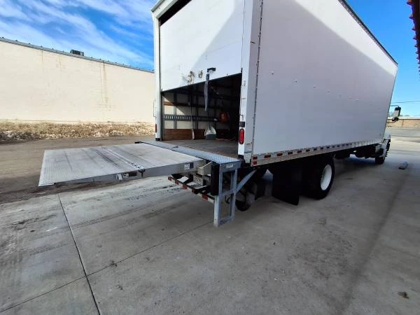 2019 Hino 268 - Image 7 of 11