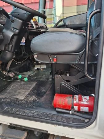 2019 Hino 268 - Image 5 of 11
