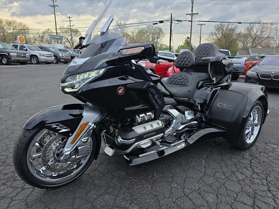 2019 Honda Gold Wing - Image 18 of 29