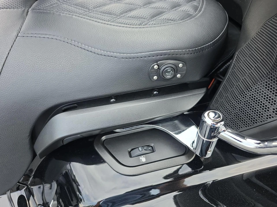 2019 Honda Gold Wing - Image 8 of 29