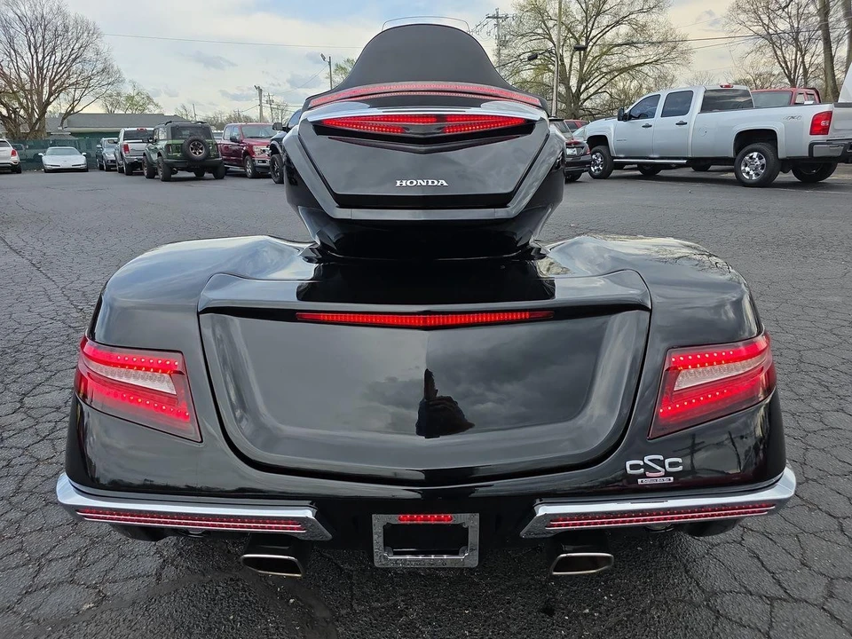 2019 Honda Gold Wing - Image 14 of 29