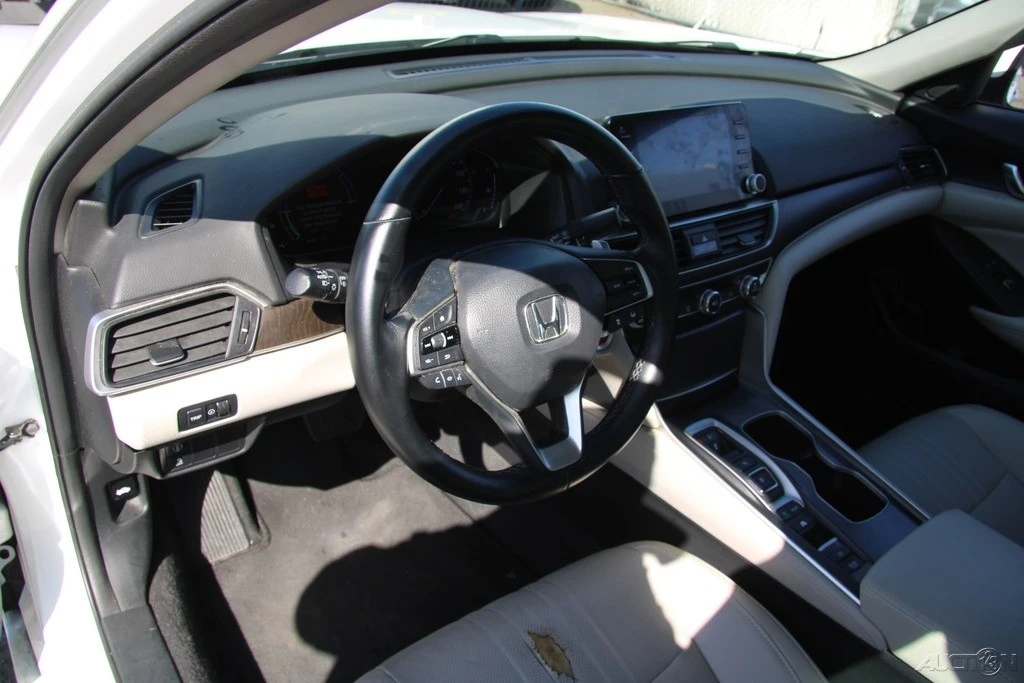 2019 Honda Accord 10th Gen - Image 17 of 21