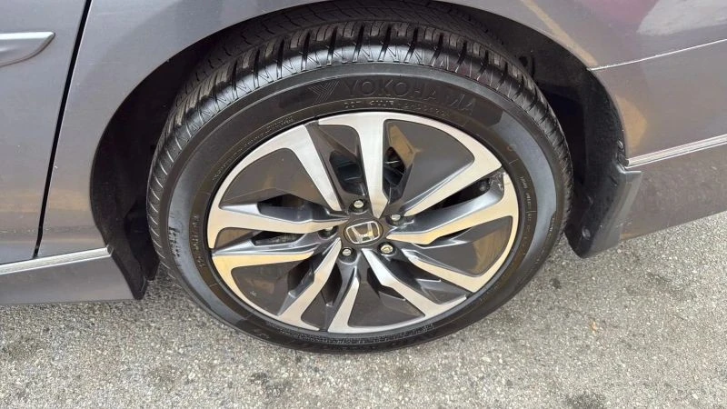 2019 Honda Accord 10th Gen - Image 9 of 12