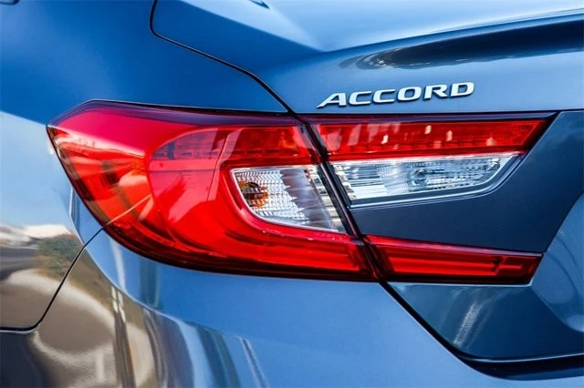 2019 Honda Accord 10th Gen - Image 8 of 12