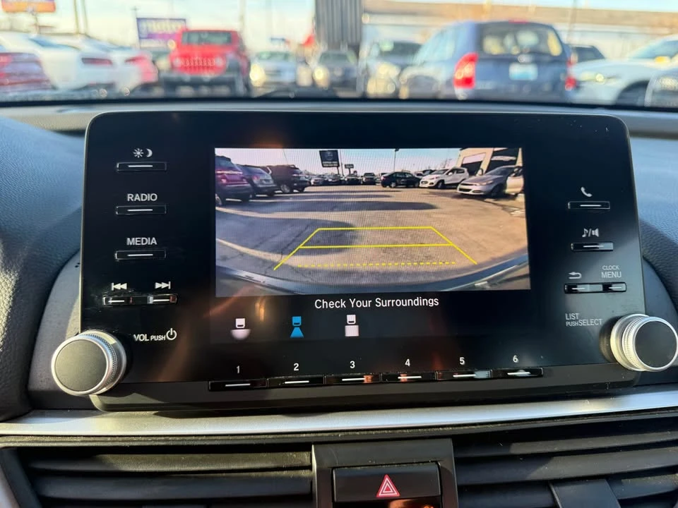 2019 Honda Accord 10th Gen - Image 10 of 19