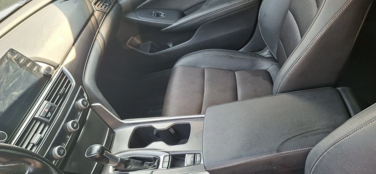 2019 Honda Accord 10th Gen - Image 15 of 20