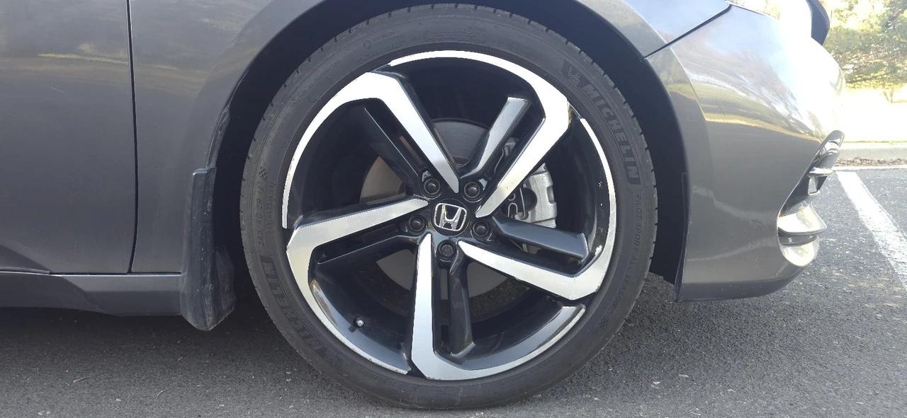 2019 Honda Accord 10th Gen - Image 18 of 21