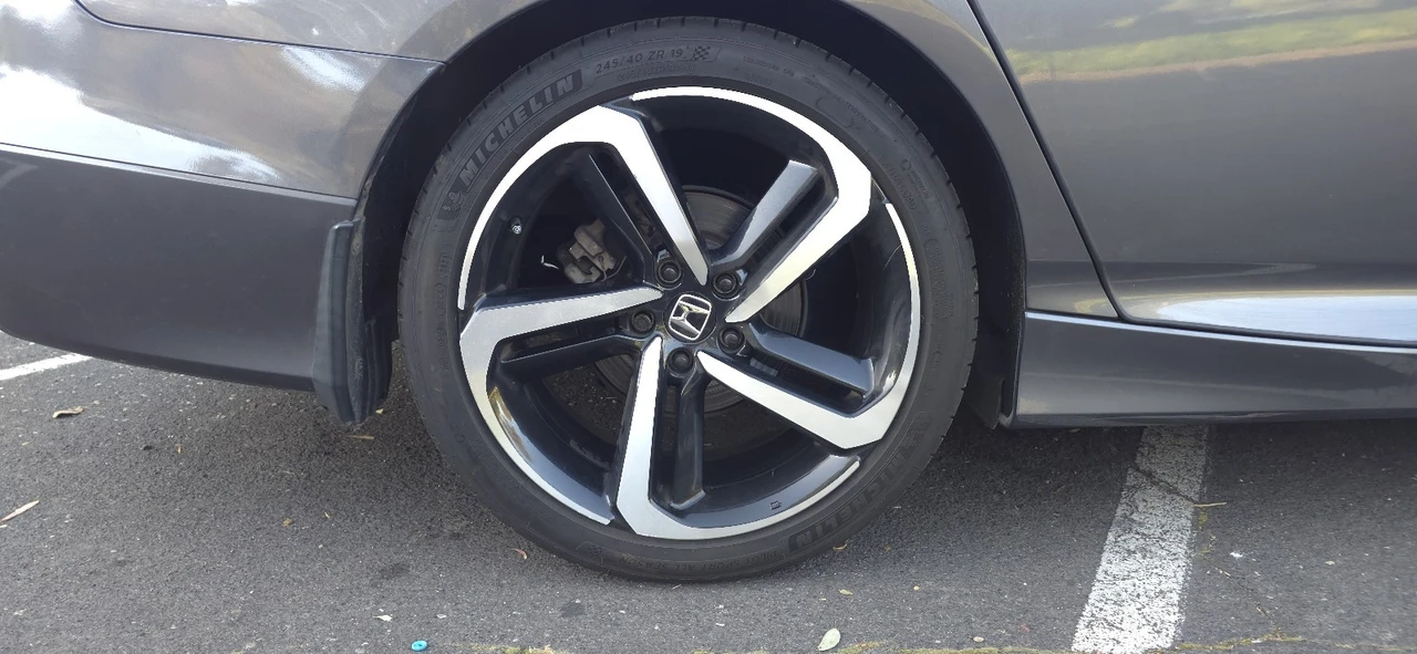 2019 Honda Accord 10th Gen - Image 19 of 21
