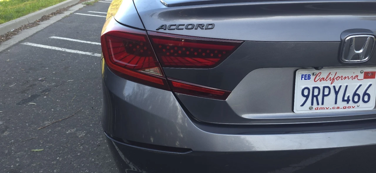 2019 Honda Accord 10th Gen - Image 14 of 21