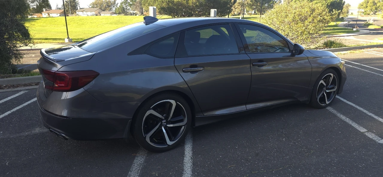 2019 Honda Accord 10th Gen - Image 12 of 21