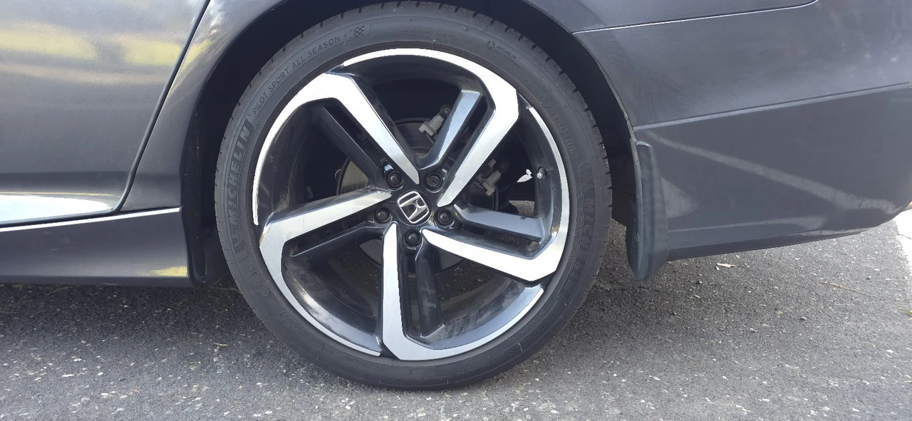 2019 Honda Accord 10th Gen - Image 17 of 21