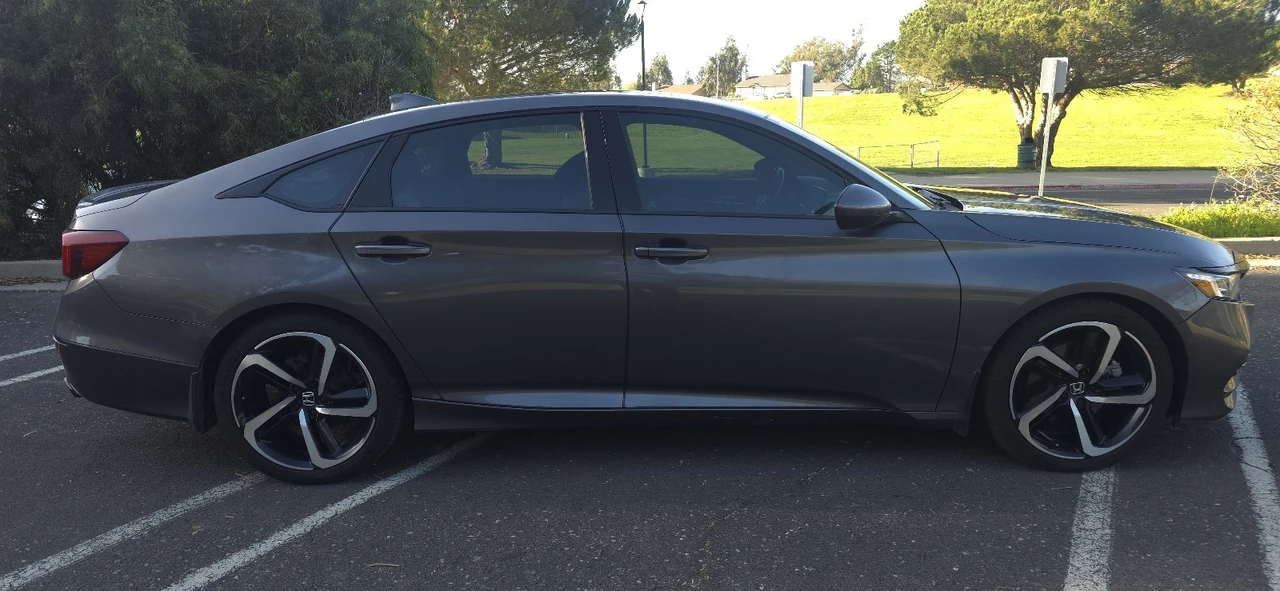 2019 Honda Accord 10th Gen - Image 11 of 21