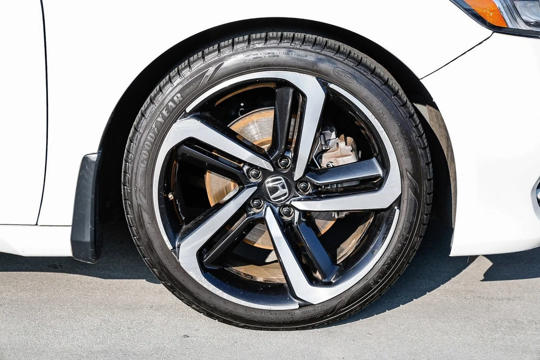 2019 Honda Accord 10th Gen - Image 9 of 12