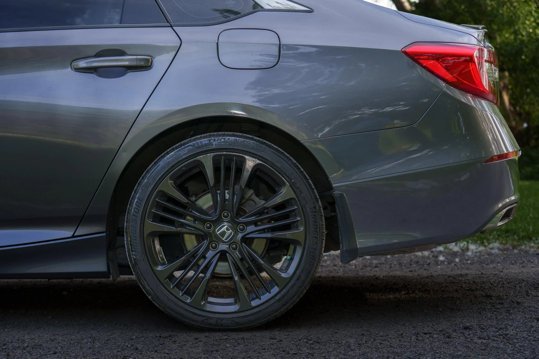 2019 Honda Accord 10th Gen - Image 18 of 31