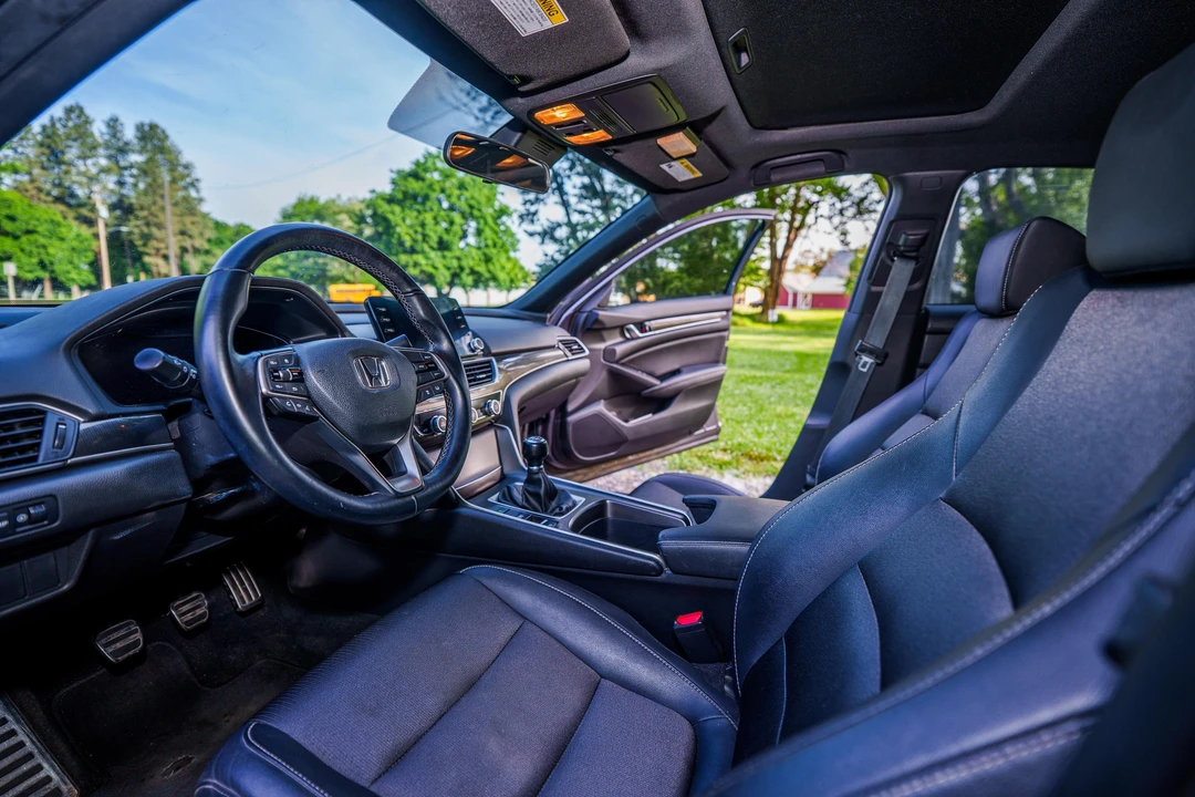 2019 Honda Accord 10th Gen - Image 24 of 31