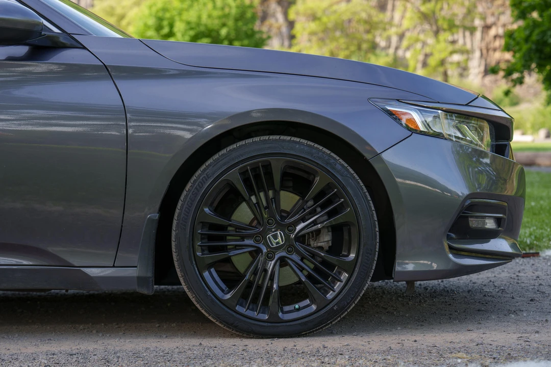 2019 Honda Accord 10th Gen - Image 20 of 31