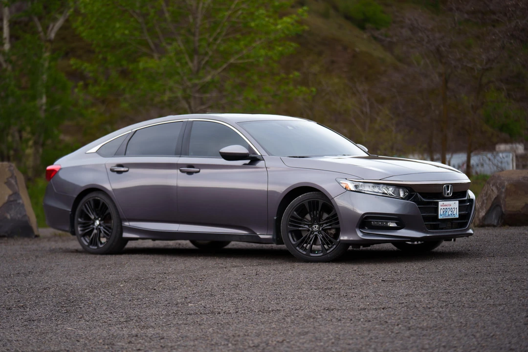 2019 Honda Accord 10th Gen - Image 12 of 31