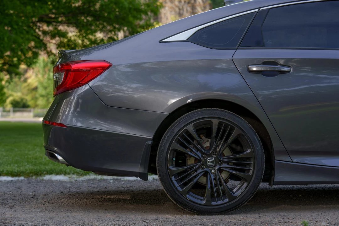 2019 Honda Accord 10th Gen - Image 19 of 31