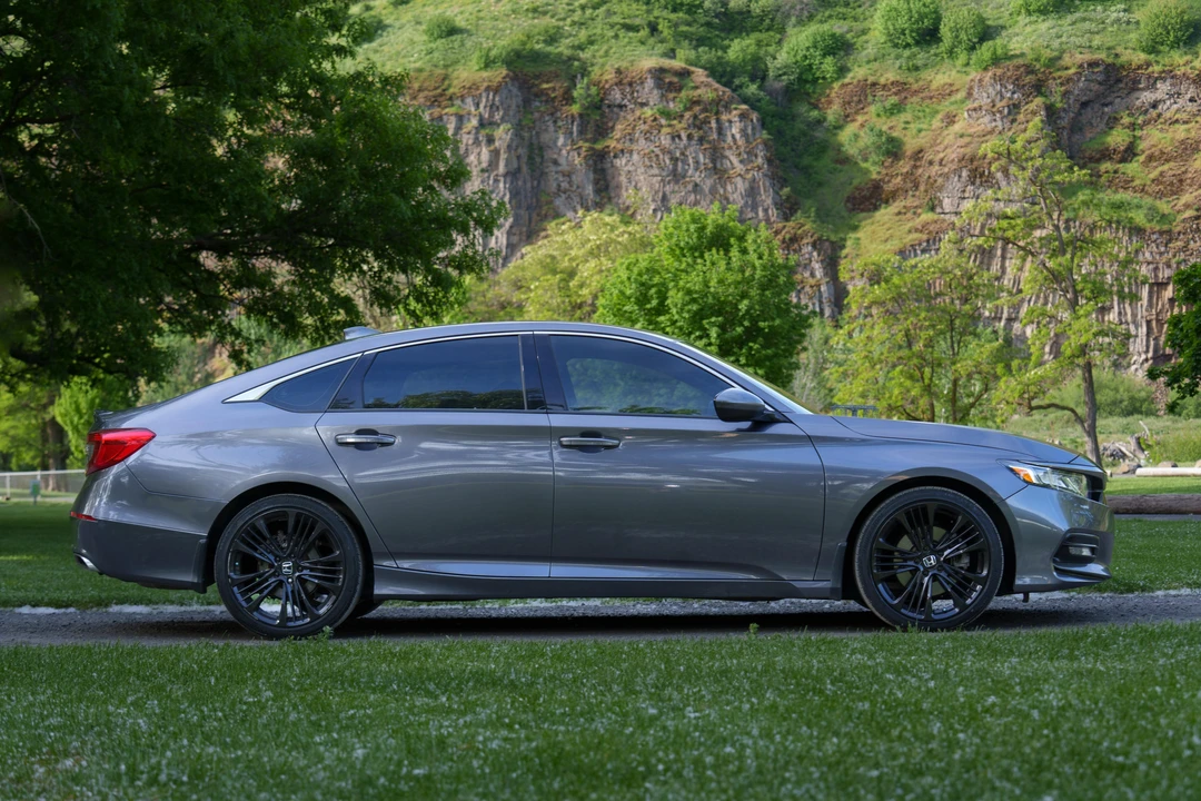 2019 Honda Accord 10th Gen - Image 11 of 31