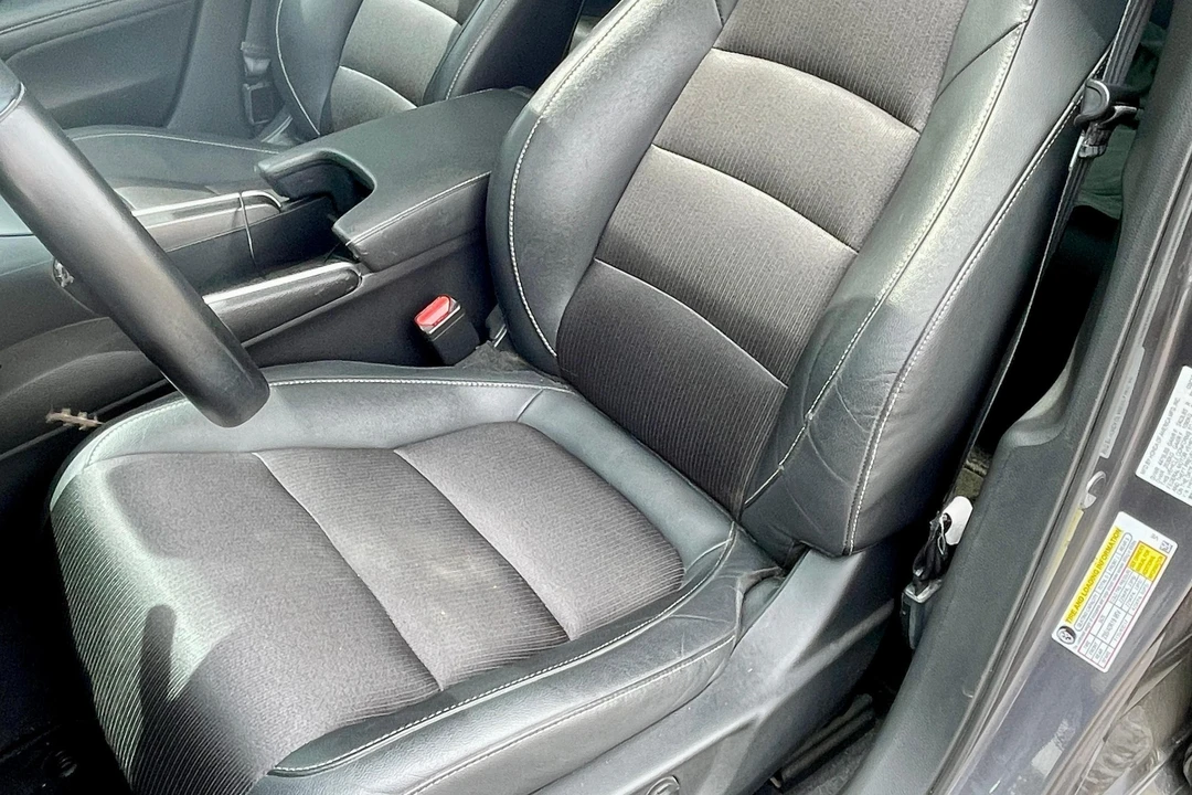 2019 Honda Accord 10th Gen - Image 25 of 31