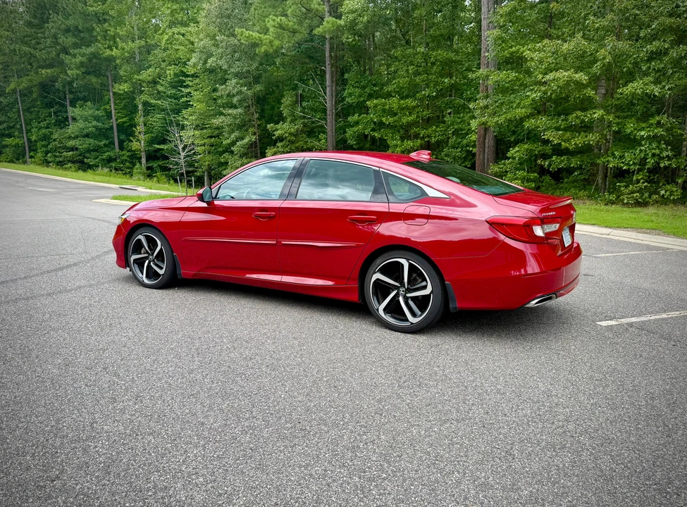 2019 Honda Accord 10th Gen - Image 9 of 31