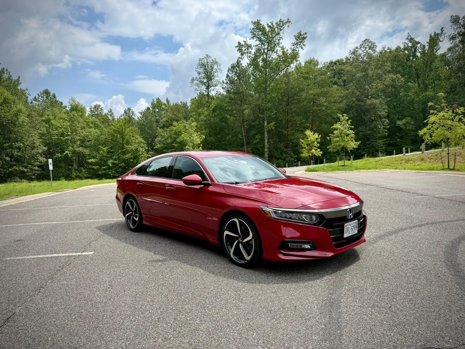2019 Honda Accord 10th Gen - Image 12 of 31