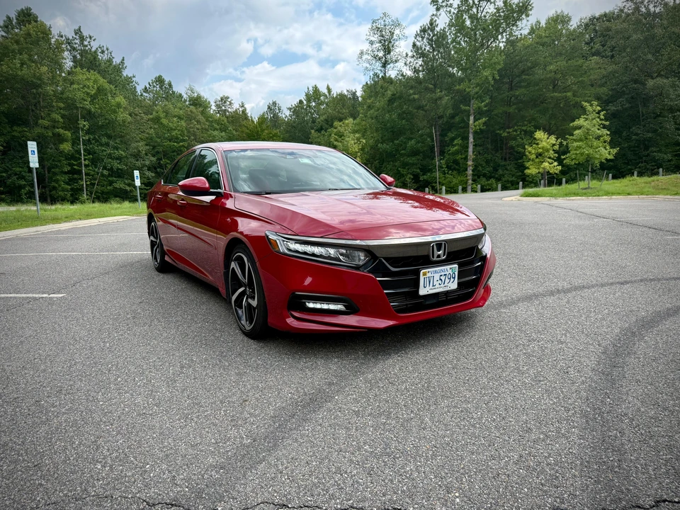 2019 Honda Accord 10th Gen - Image 14 of 31