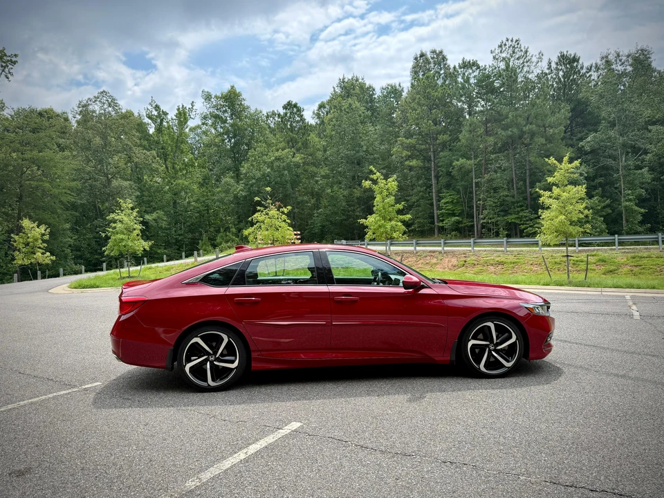 2019 Honda Accord 10th Gen - Image 11 of 31