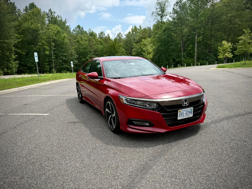 2019 Honda Accord 10th Gen - Image 13 of 31