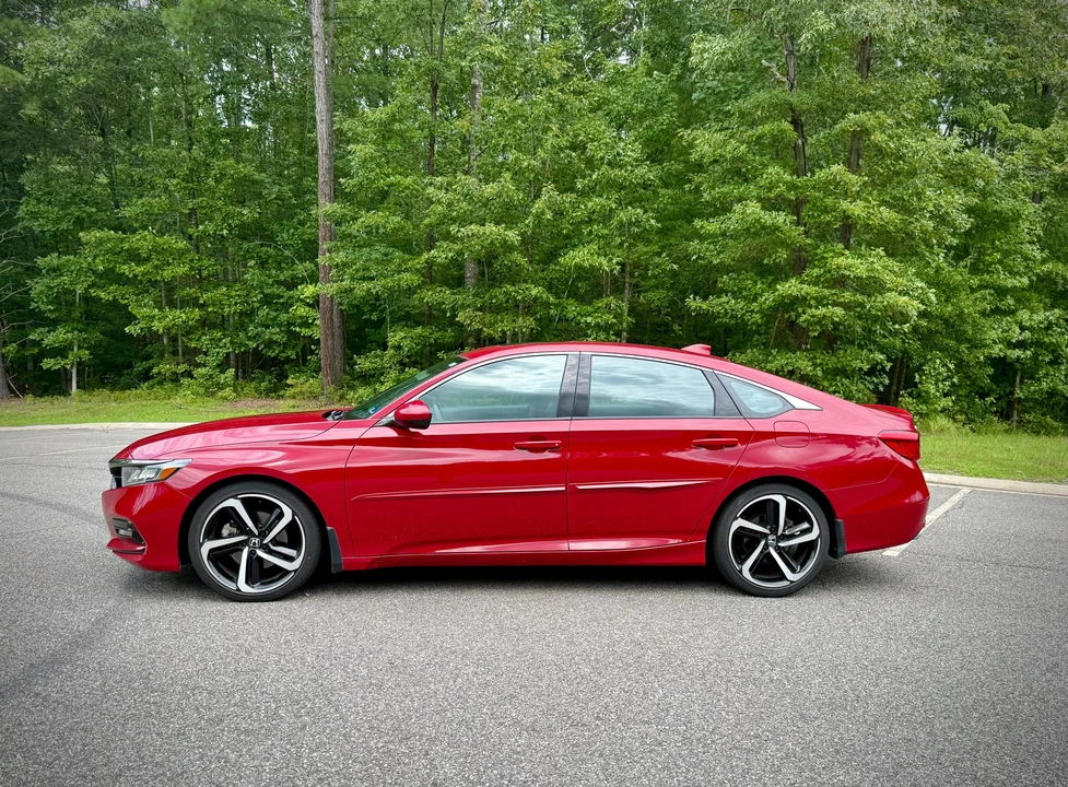 2019 Honda Accord 10th Gen - Image 8 of 31