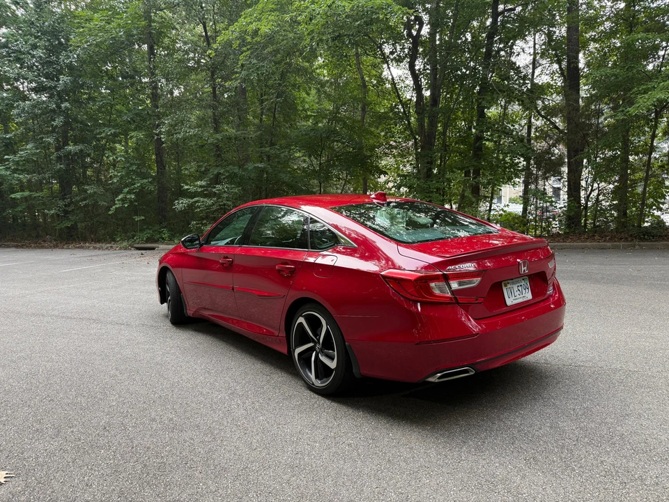 2019 Honda Accord 10th Gen - Image 17 of 31