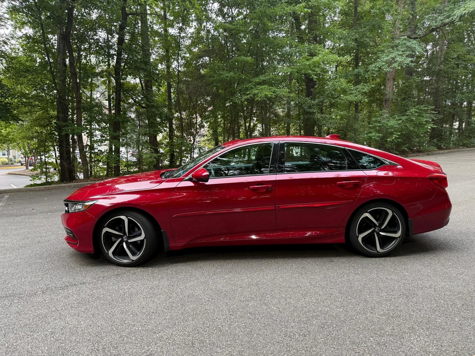 2019 Honda Accord 10th Gen - Image 16 of 31