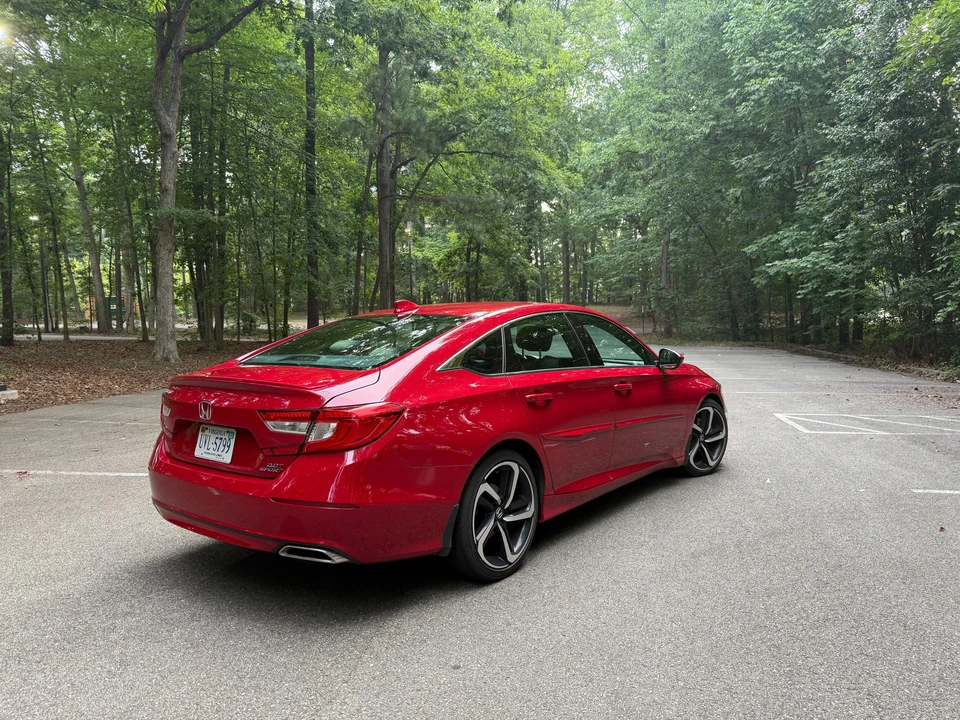 2019 Honda Accord 10th Gen - Image 19 of 31