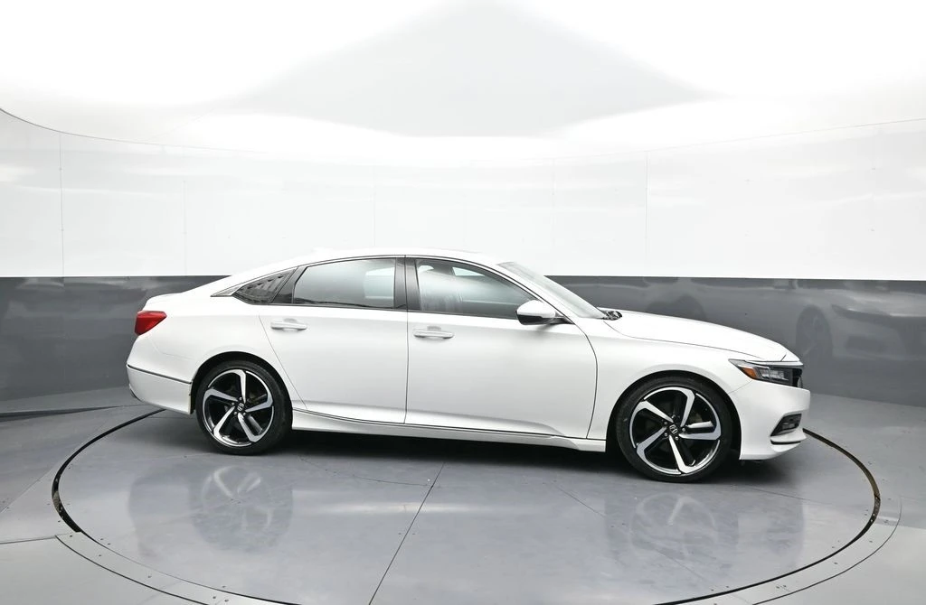 2019 Honda Accord 10th Gen - Image 5 of 12