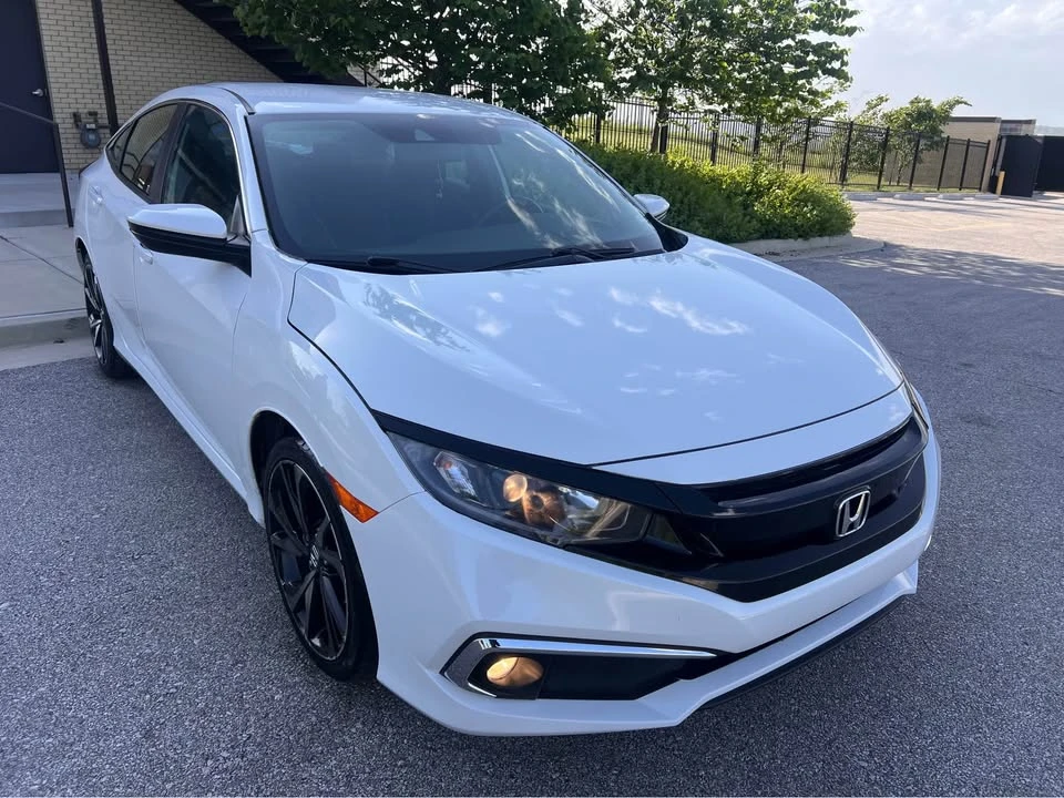 2019 Honda Civic 10th Gen - Image 13 of 17