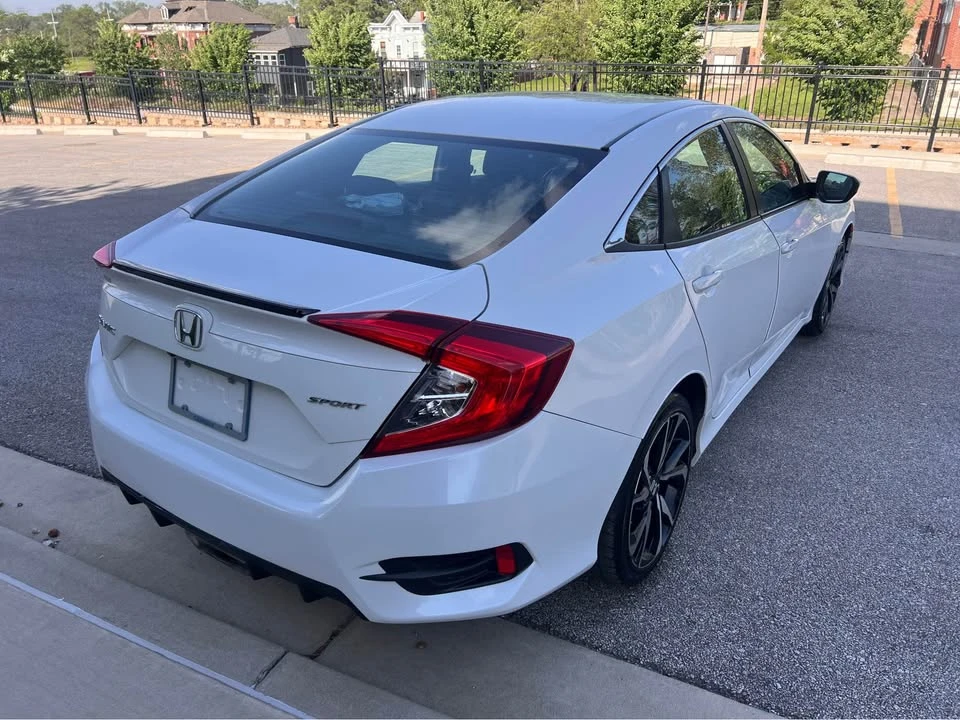 2019 Honda Civic 10th Gen - Image 11 of 17