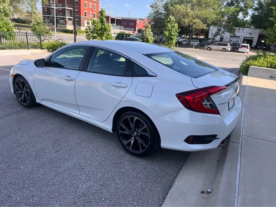 2019 Honda Civic 10th Gen - Image 16 of 17