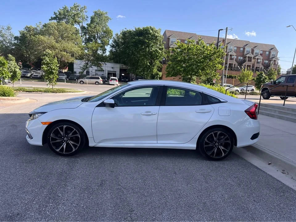 2019 Honda Civic 10th Gen - Image 2 of 17