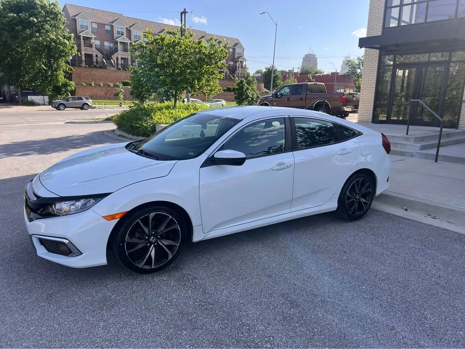 2019 Honda Civic 10th Gen - Image 15 of 17